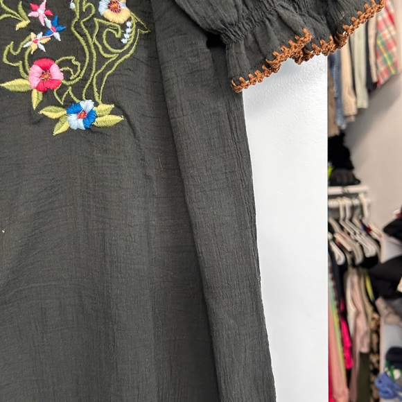 CHASING UNICORNS / tight for a 40 D .., more a perfect M than an L … but omg … - Picture 4 of 7